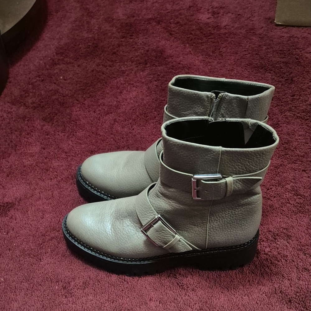 Gray size 7 Nostrand brand boots